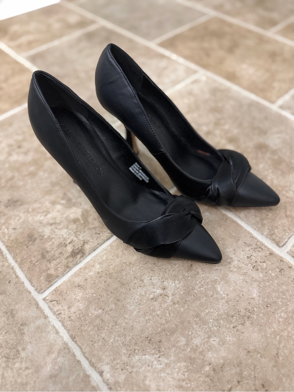 Classic Black Knot-Front Pointed Toe Pumps